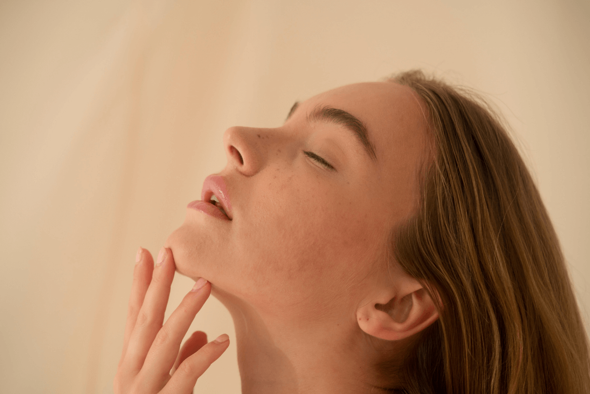 Frau mit reiner Haut